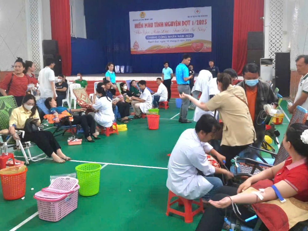 Quang cảnh buổi hiến máu tình nguyện