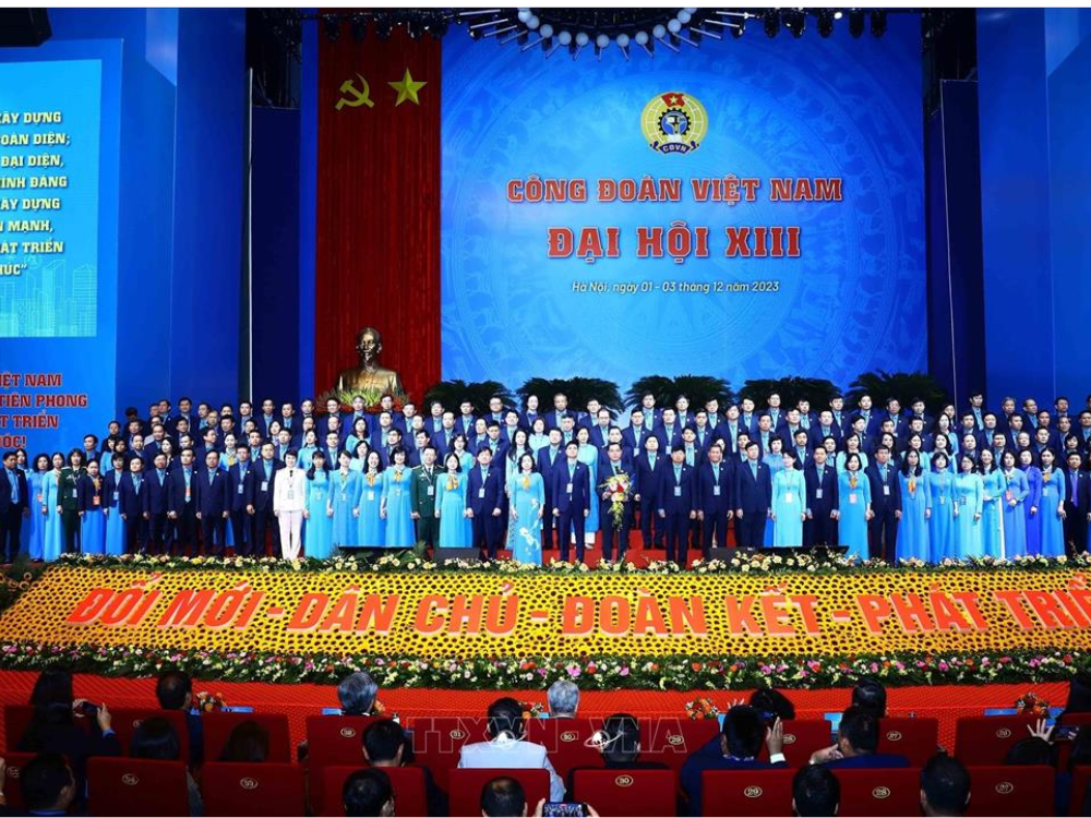 ĐẢNG LÃNH ĐẠO PHÁT HUY VAI TRÒ CỦA GIAI CẤP CÔNG NHÂN TRONG SỰ NGHIỆP ĐẤY MẠNH CÔNG NGHIỆP HÓA, HIỆN ĐẠI HÓA VÀ HỘI NHẬP QUỐC TẾ THÀNH TỰU VÀ KINH NGHIỆM