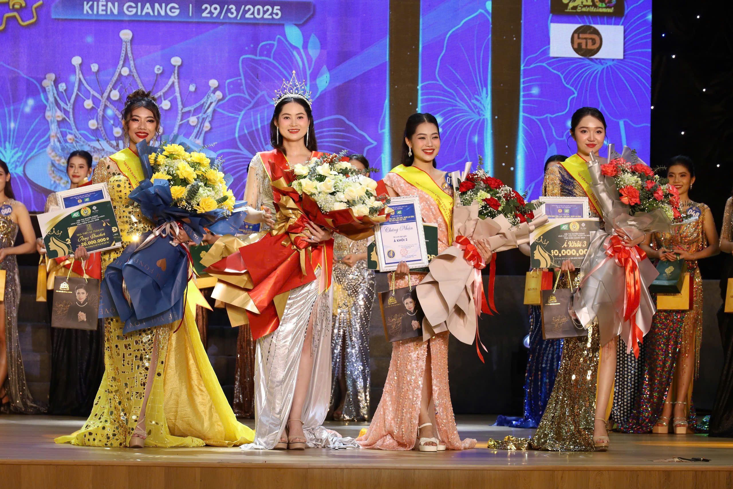 Các thí sinh đạt danh hiệu Hoa khôi và Á khôi 1, 2, 3.